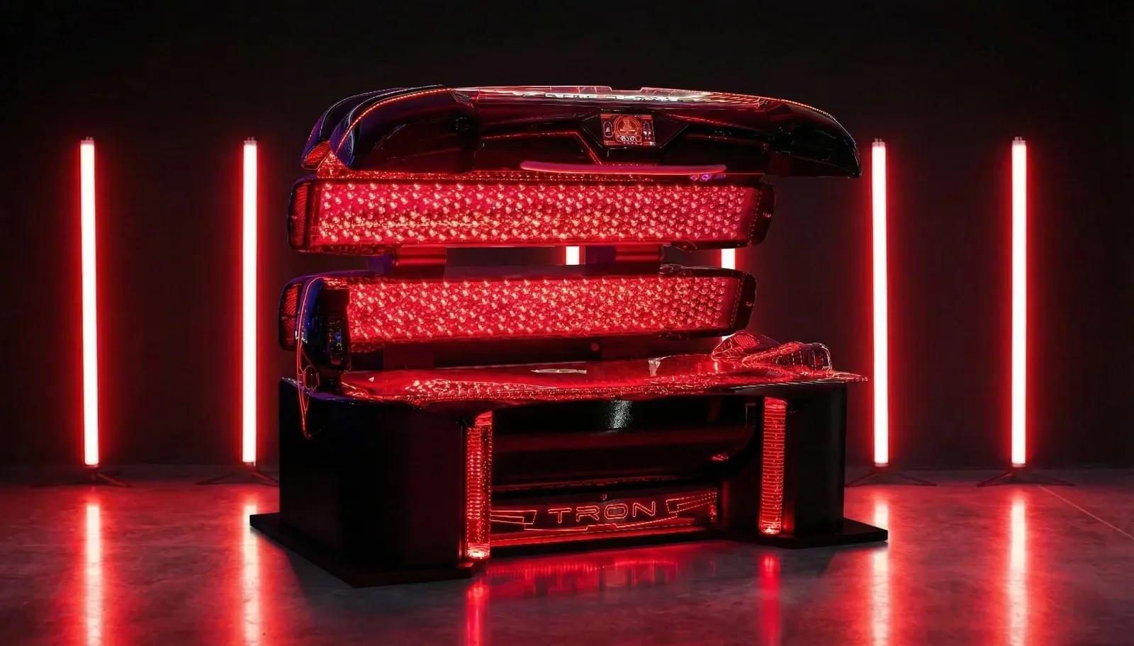 TRON ARES Pro mit geöffnetem Oberteil und sichtbaren LED-Flächen